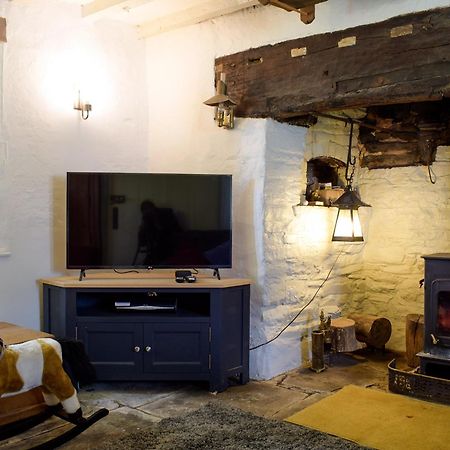 Lower Goytre Farmhouse Llanfair Waterdine Extérieur photo