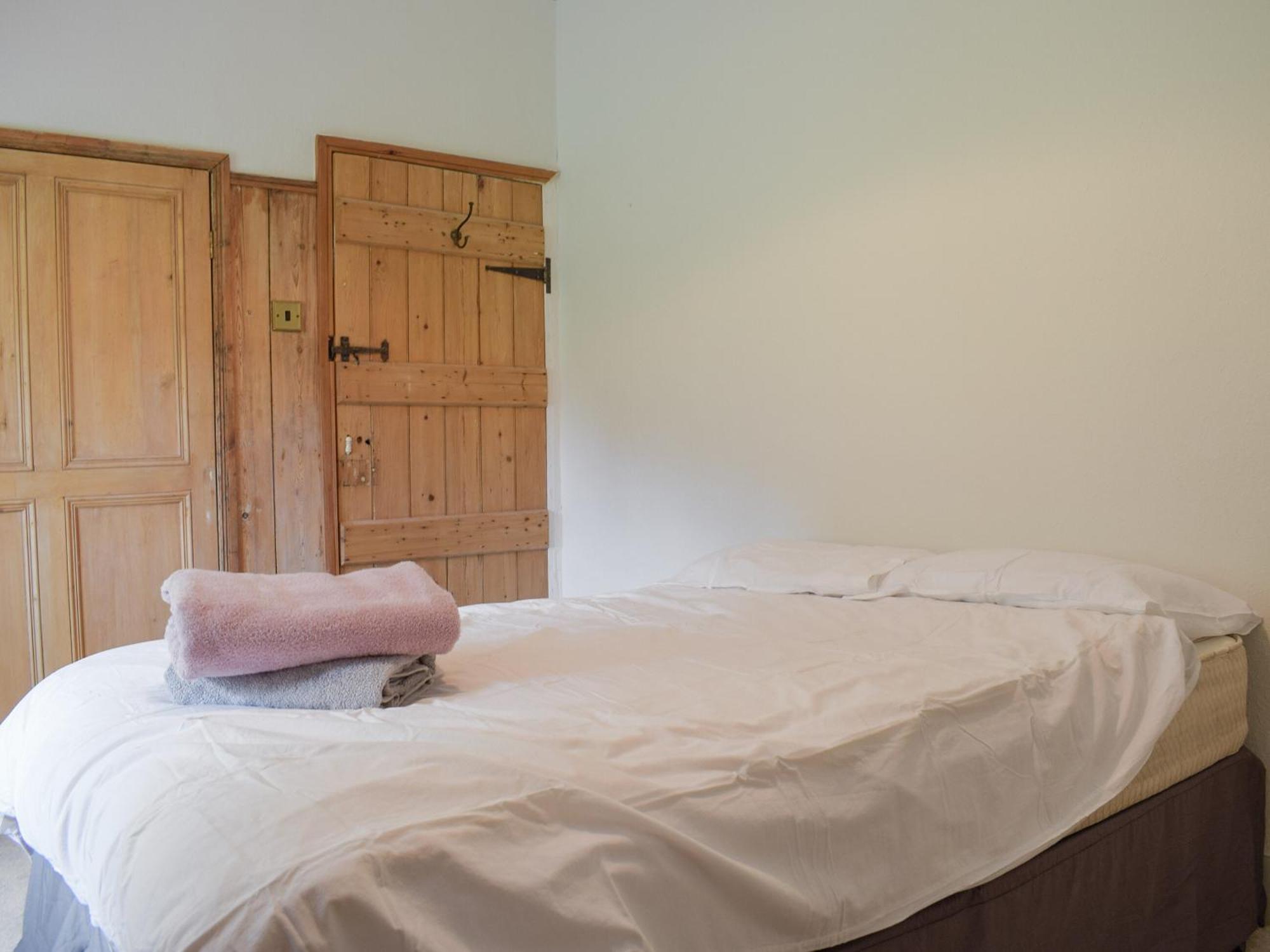 Lower Goytre Farmhouse Llanfair Waterdine Extérieur photo