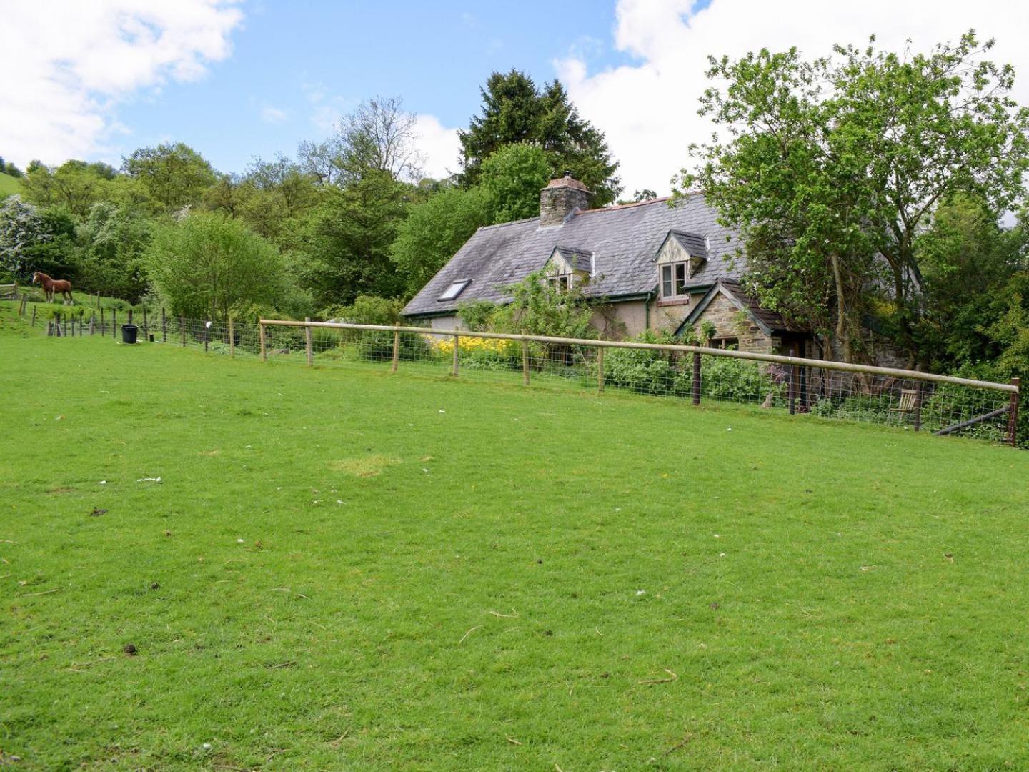 Lower Goytre Farmhouse Llanfair Waterdine Extérieur photo