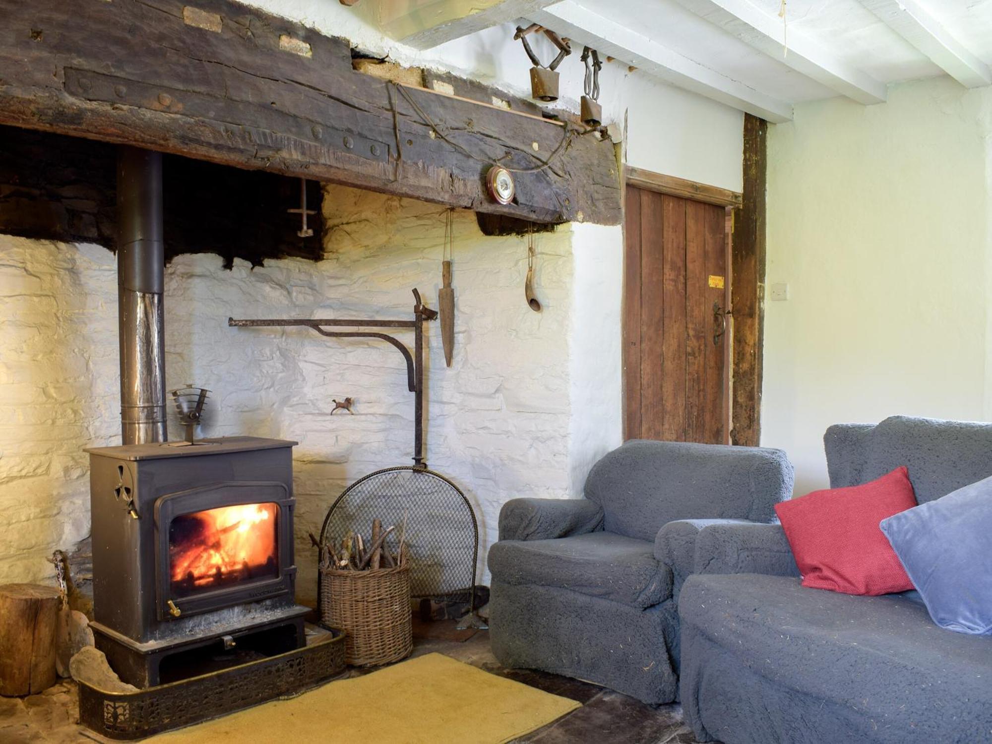 Lower Goytre Farmhouse Llanfair Waterdine Extérieur photo